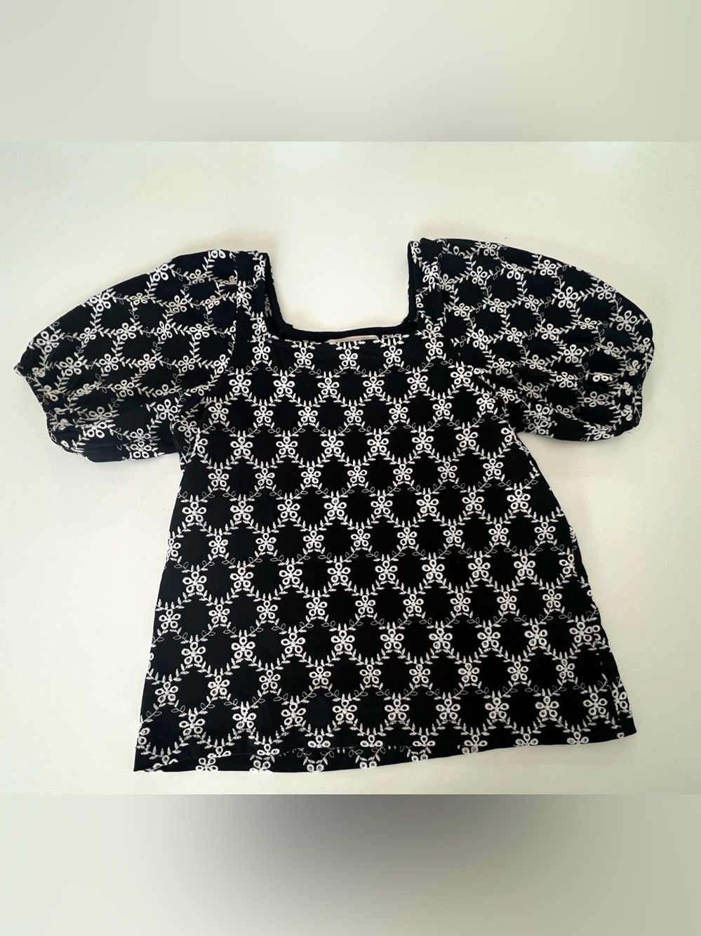 LOFT Black and White Floral Lattice Puff Sleeve Top